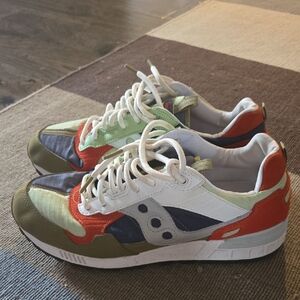 Saucony Shadow 5000 Sneakers in Red, Green, and Blue, Mens 9.5, Unisex, Damaged